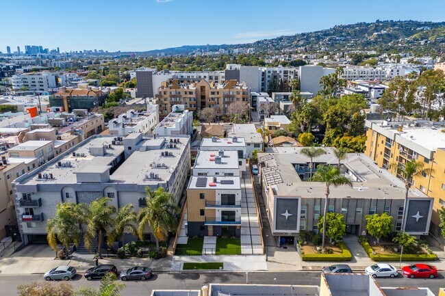 Building Photo - 1237 N Orange Dr