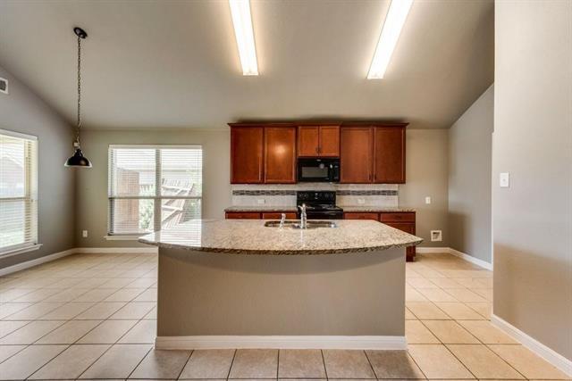 Building Photo - 409 Braewick Dr