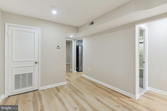 Building Photo - 327 8th St NE