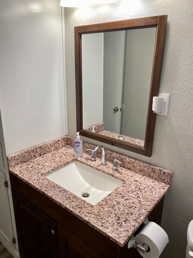 Building Photo - 3/1/1 Ready April 1