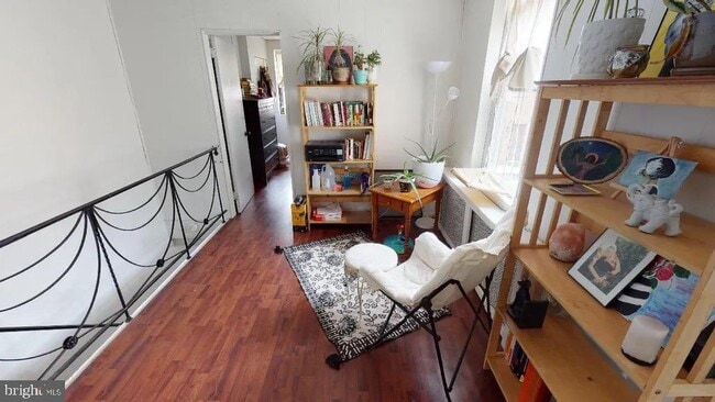 Building Photo - 415 E Flora St