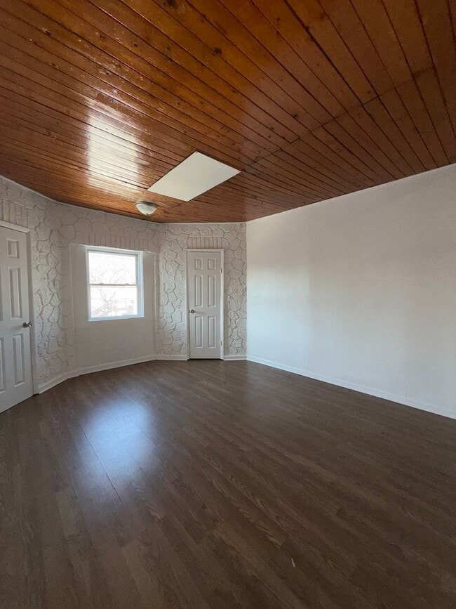 Building Photo - Amazing 3 beds 1bath FULLY ELECTRIC HOUSE