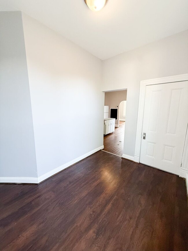 Building Photo - Updated 3 Bed South City Gem Near Parks, Dining, & Shopping!