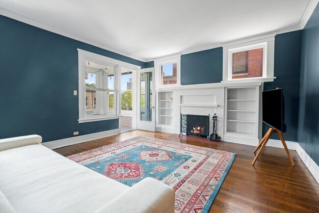 Building Photo - 629 W Buckingham Pl