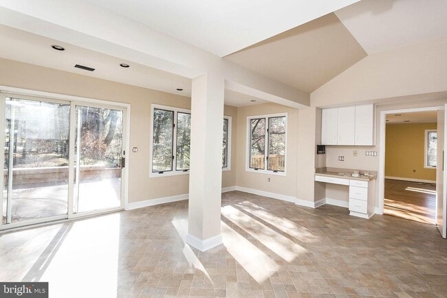 Building Photo - 1103 Rolandvue Rd