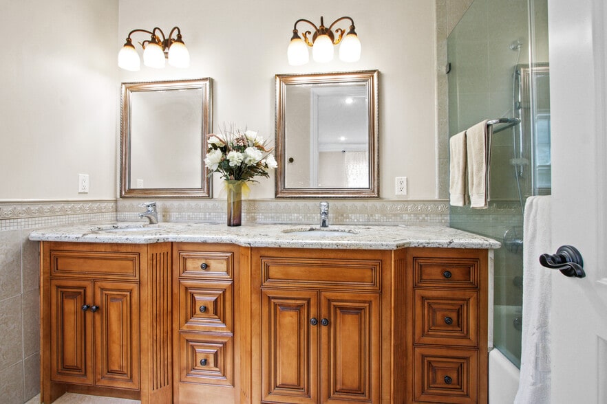 Building Photo - 1117 Encanto Dr