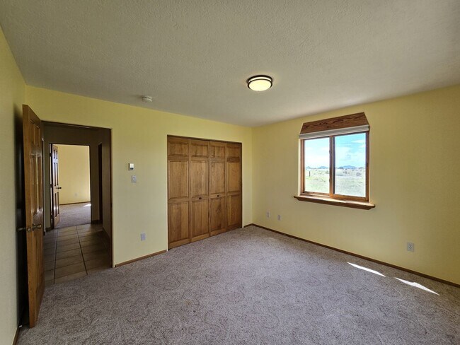 Building Photo - 19 Camerada Rd