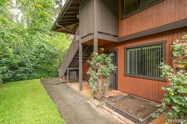 Building Photo - $2,800/ 2 Bed/ 1 Bath/ 2 Parking Hidden in the Heights - Your Private Green Escape on O'ahu