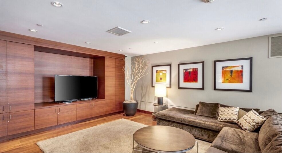 Amenity Room - 3601 S River Pky
