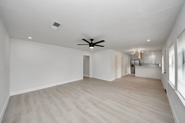 Building Photo - 734 Dell Dale St