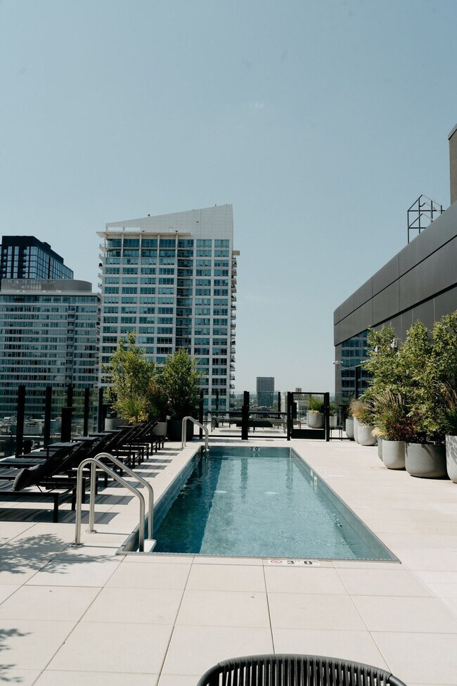 Building Photo - 755 S Clark St