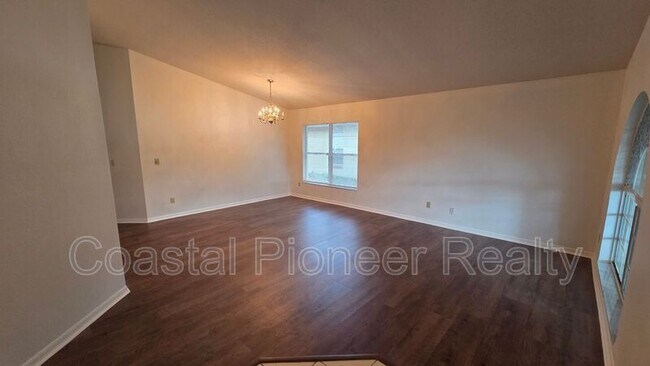 Building Photo - 1731 Wakefield Dr