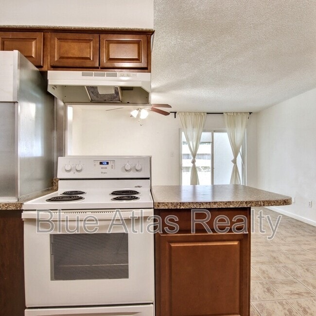 Building Photo - 4816 Wellesley Ave