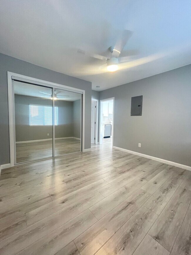 Building Photo - Fully Remodeled Modern 1 Bed / 1 Bath Apartment in Quiet Redondo Beach Complex