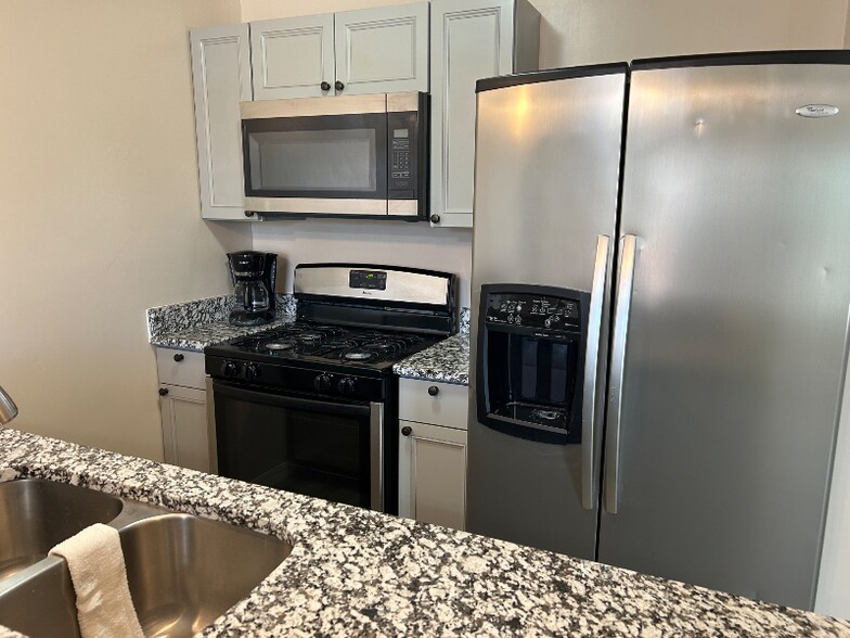 Building Photo - 5717 Manila Dr