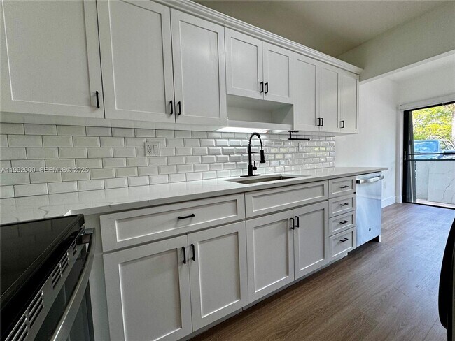 Building Photo - 5900 SW 127th Ave