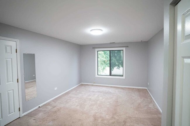 Building Photo - 361 Farnsworth Ct