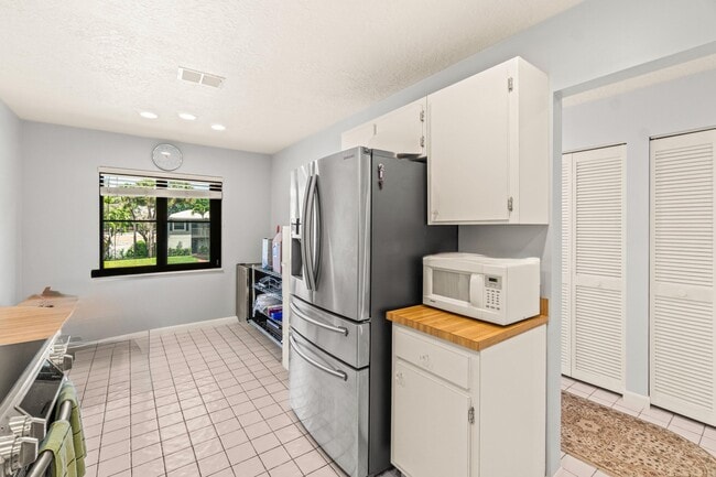Building Photo - 46 Stratford Ln W