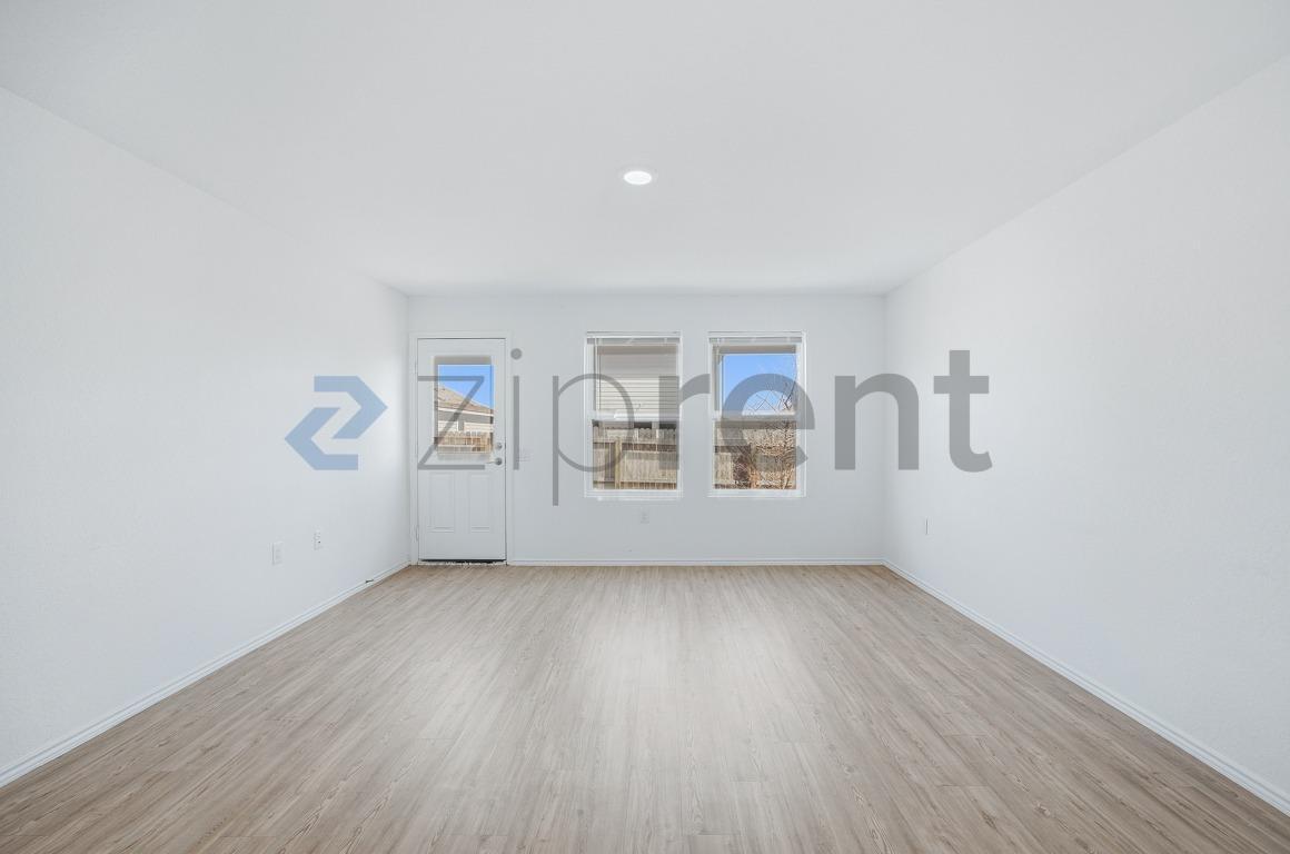 Building Photo - 10106 Ana Hts