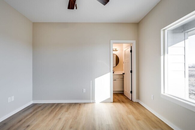 Building Photo - Pineway Oliver Plan