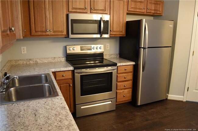 Building Photo - 1008 Pinecrest Dr