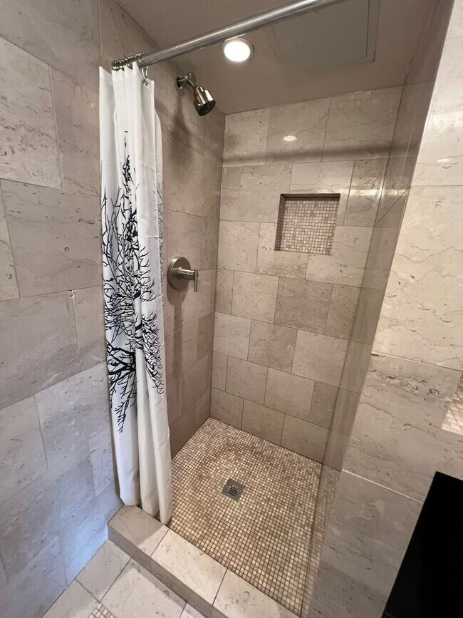 Building Photo - Beautiful Home In Arbor Place Tower