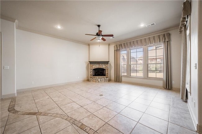 Building Photo - 3778 Prince Philipe St