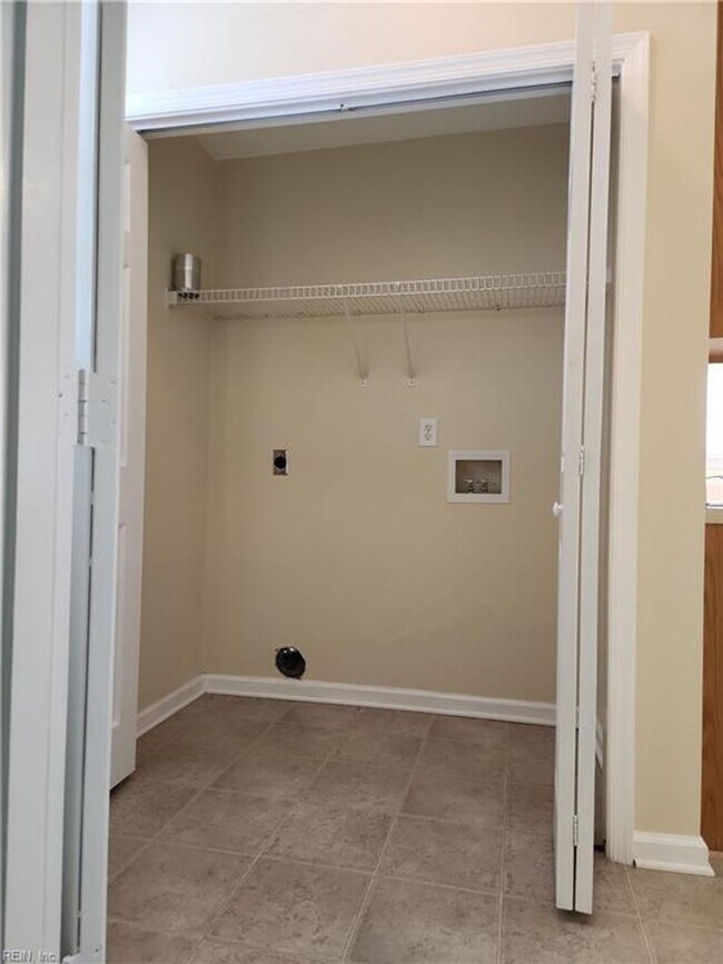 Building Photo - RENTAL