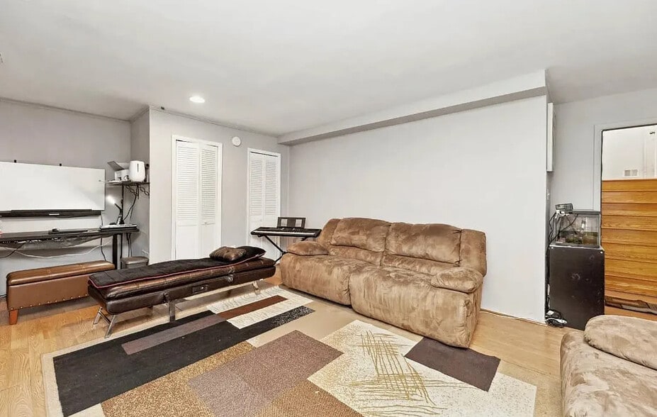 Building Photo - 8308 Southern Oaks Ct