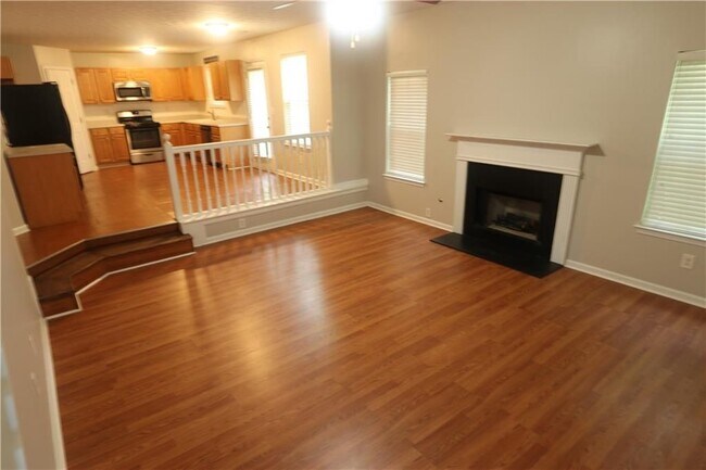 Building Photo - 156 Shadowhill Ln SW