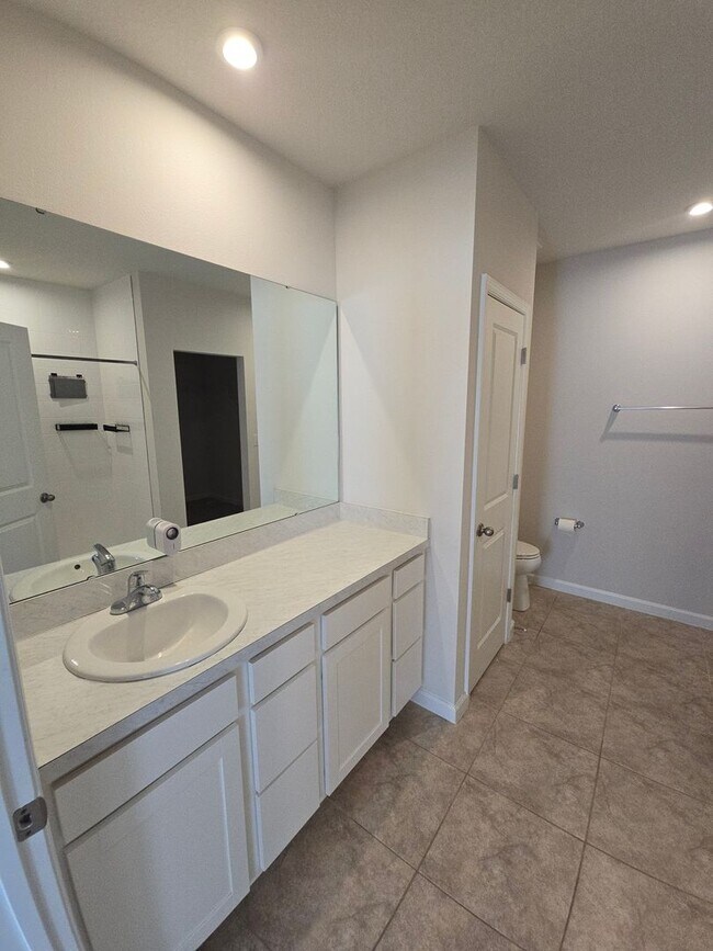 Building Photo - 3 bed 2 bath home