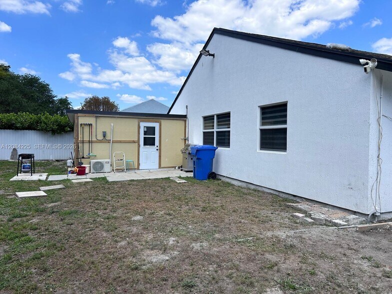 Building Photo - 1148 Grandview Cir