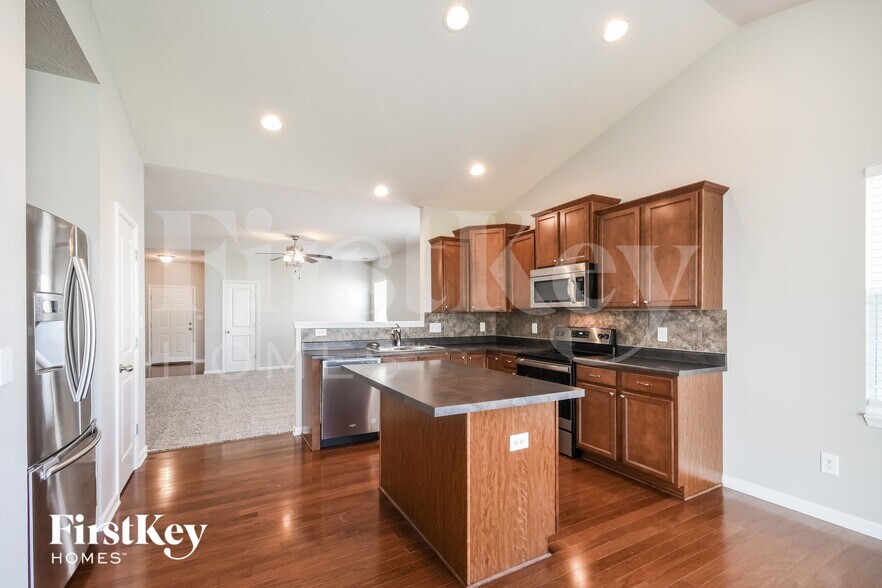 Building Photo - 5887 Aldridge Dr