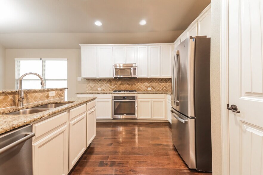Building Photo - 121 Pleasant Hill Ln