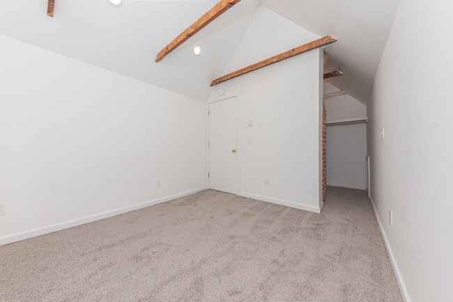 Building Photo - 808 E Ann St