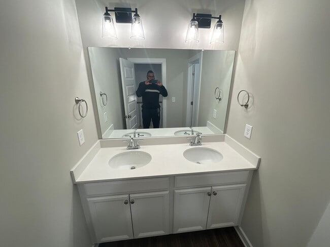 Building Photo - Home for Rent in Oak Grove, AL!!! Available to View Now!