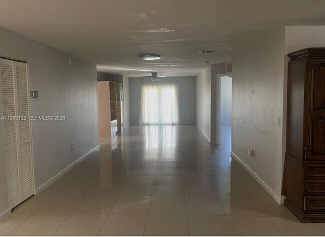 Building Photo - 5501 SW 18th St