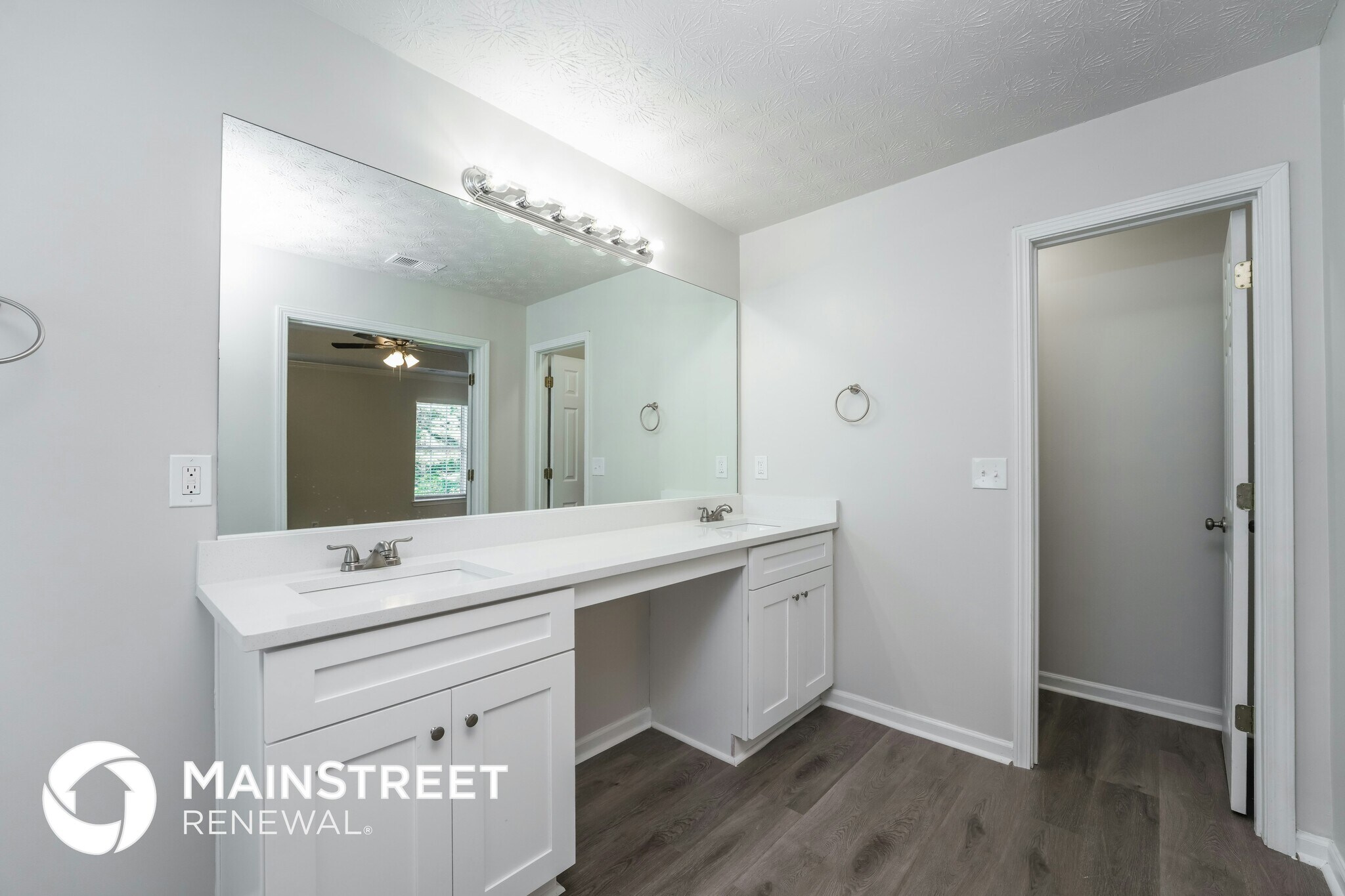Building Photo - 4547 Carriage Park Dr