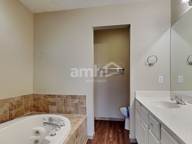 Building Photo - 6845 Watergreen Ct