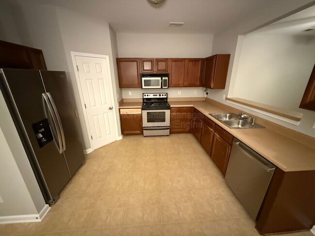 Building Photo - 2396 Camden Oak Way