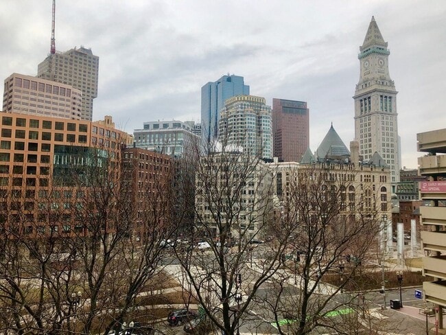 Building Photo - 65 E India Row