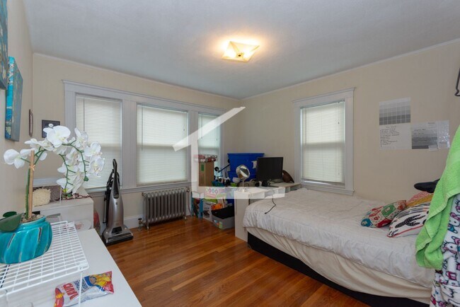 Building Photo - 64 Greycliff Rd