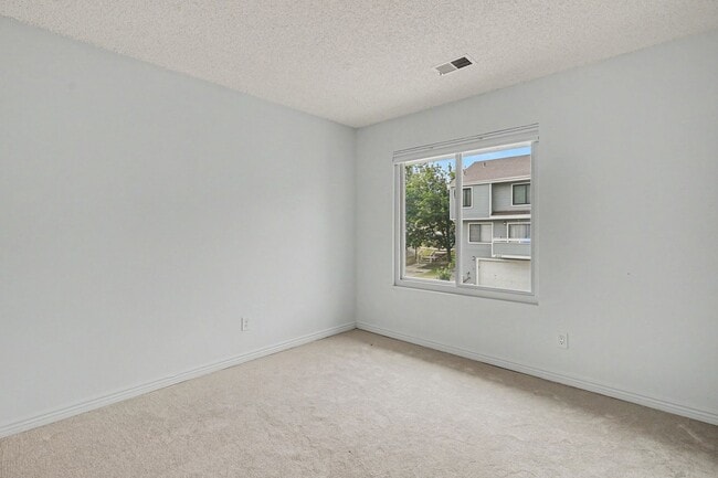 Building Photo - Spacious 2 Bed 2.5 Bath with a finished basement in the heart of Bear Creek