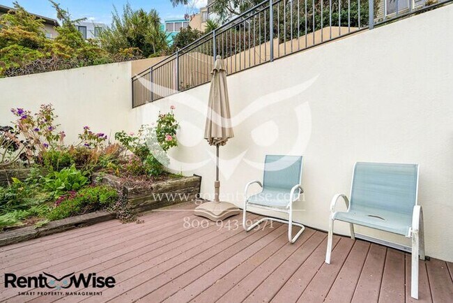 Building Photo - 727 Moraga St