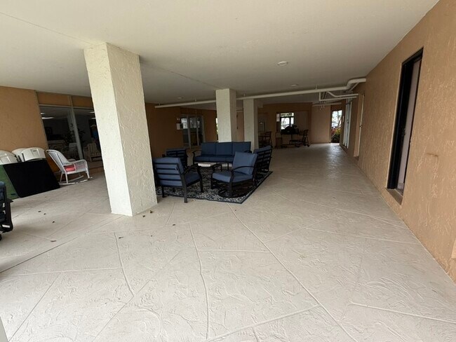 Building Photo - 4260 SE 20th Pl