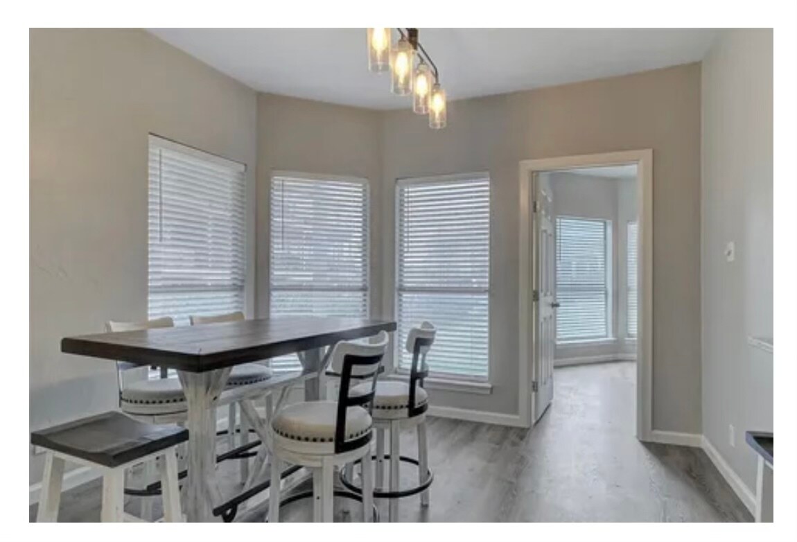 Dining Area - 2116 Tanglewood Blvd
