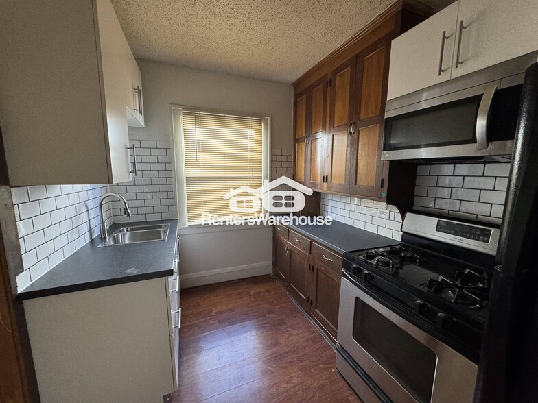 Building Photo - 3925 Chicago Ave