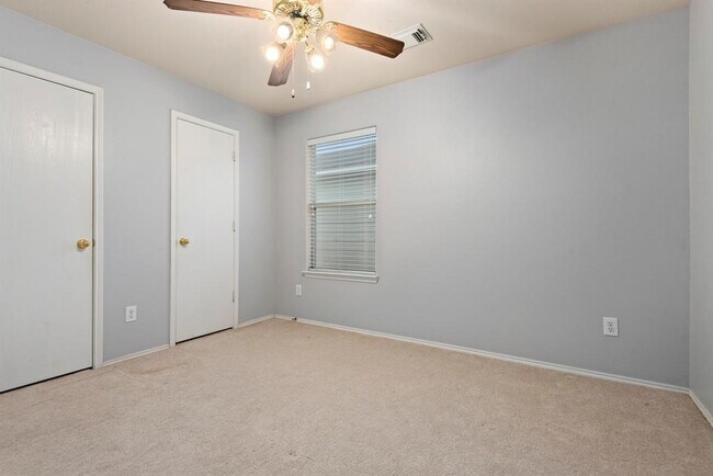 Building Photo - 1614 Wooded Acres Dr