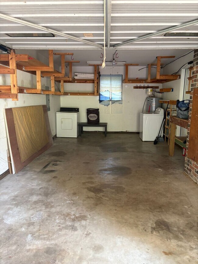 Building Photo - Charming Two Bedroom in Rogers