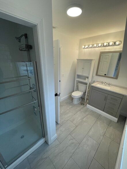 Building Photo - 125 Tunxis Hill Rd